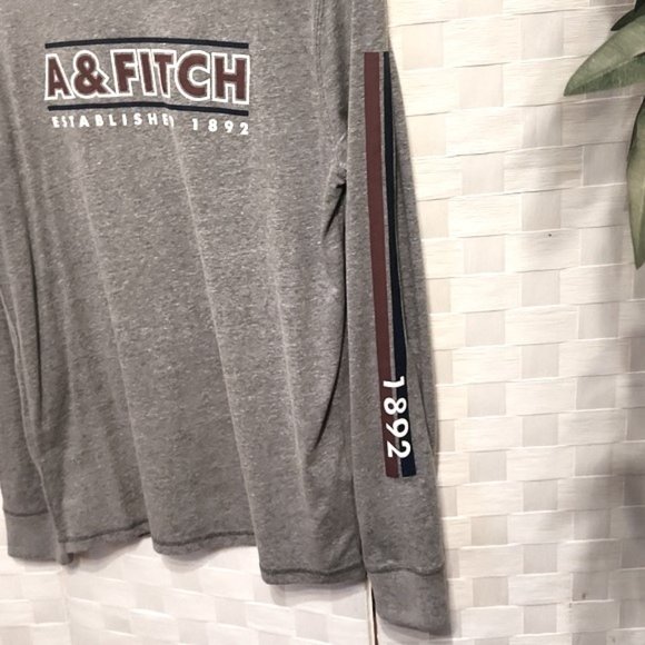 NWT - Abercrombie & Fitch Gray Long Sleeved Logo "Muscle" T-Shirt - Size Small - Picture 3 of 8